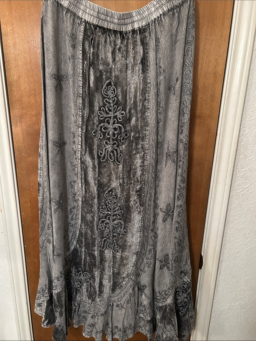 Beautiful Embroidered Maxi Skirt - Gray. NWT. 2X - Picture 5 of 5